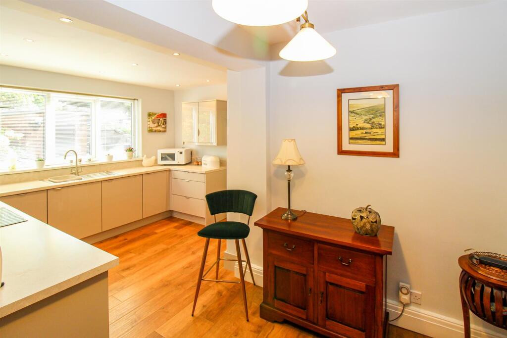 Overthorpe Road, Dewsbury - View 5