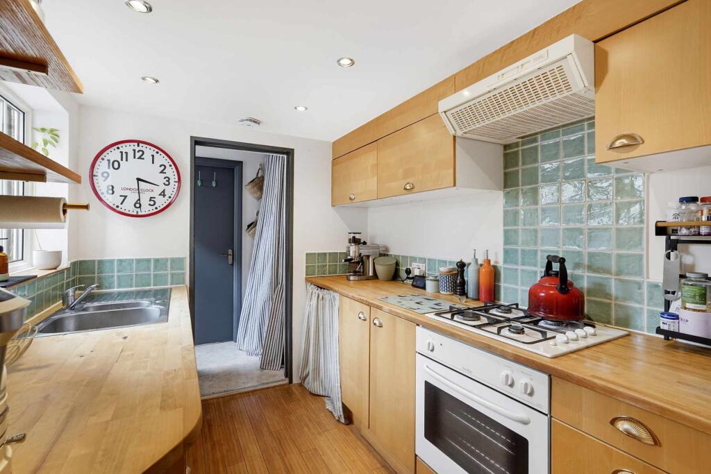 House in Kingston upon Thames - More