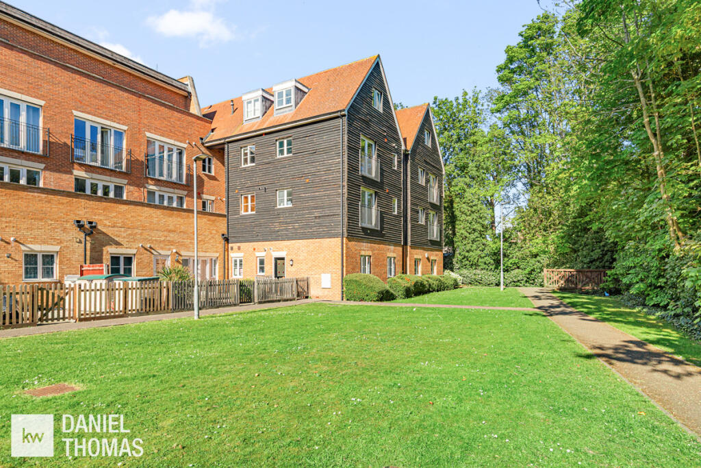 Main image of property: DANIEL THOMAS | Winchester Close, Waltham Abbey, EN9 1BB