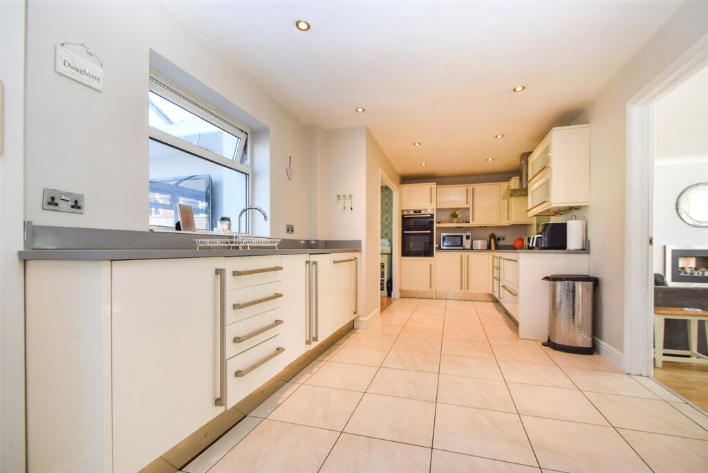 House in Hart, Yateley - View 2