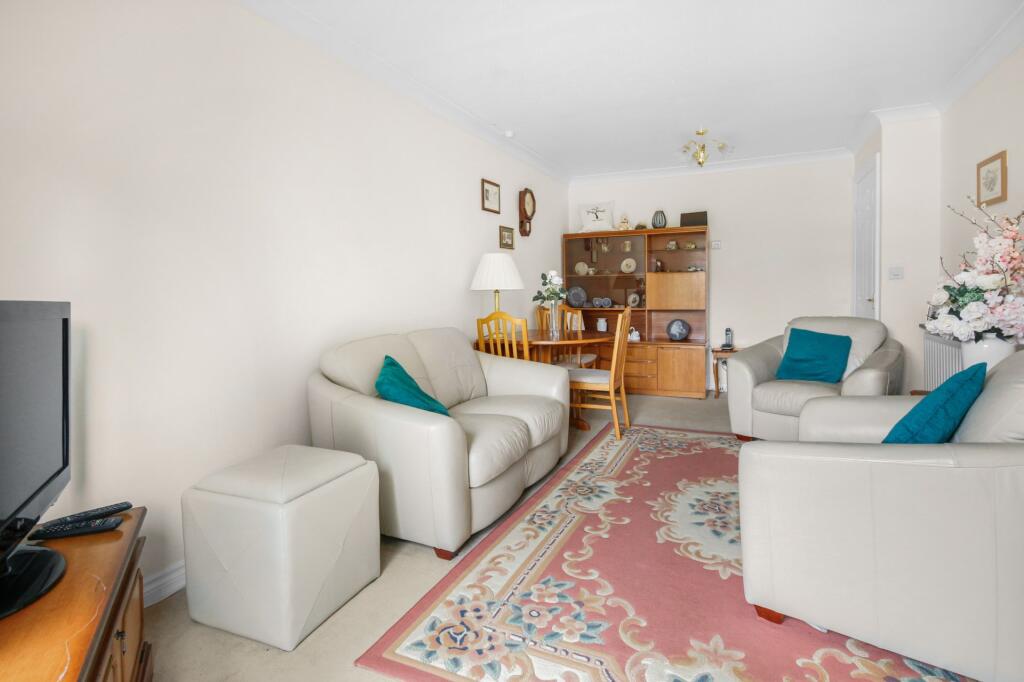 Apartment in Bracknell - View 3