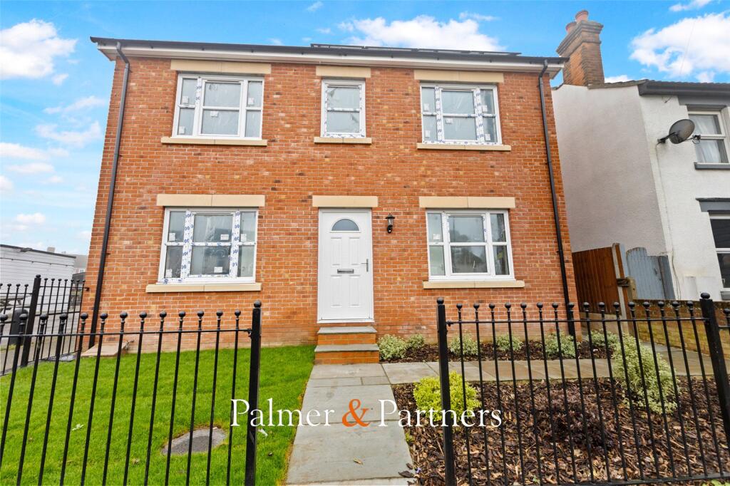 3-bed detached on Mersea Road, Colchester, Essex, CO2, £300,000