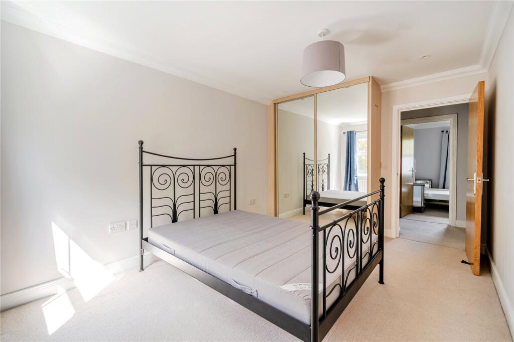 Apartment in Elmbridge, Surrey - More