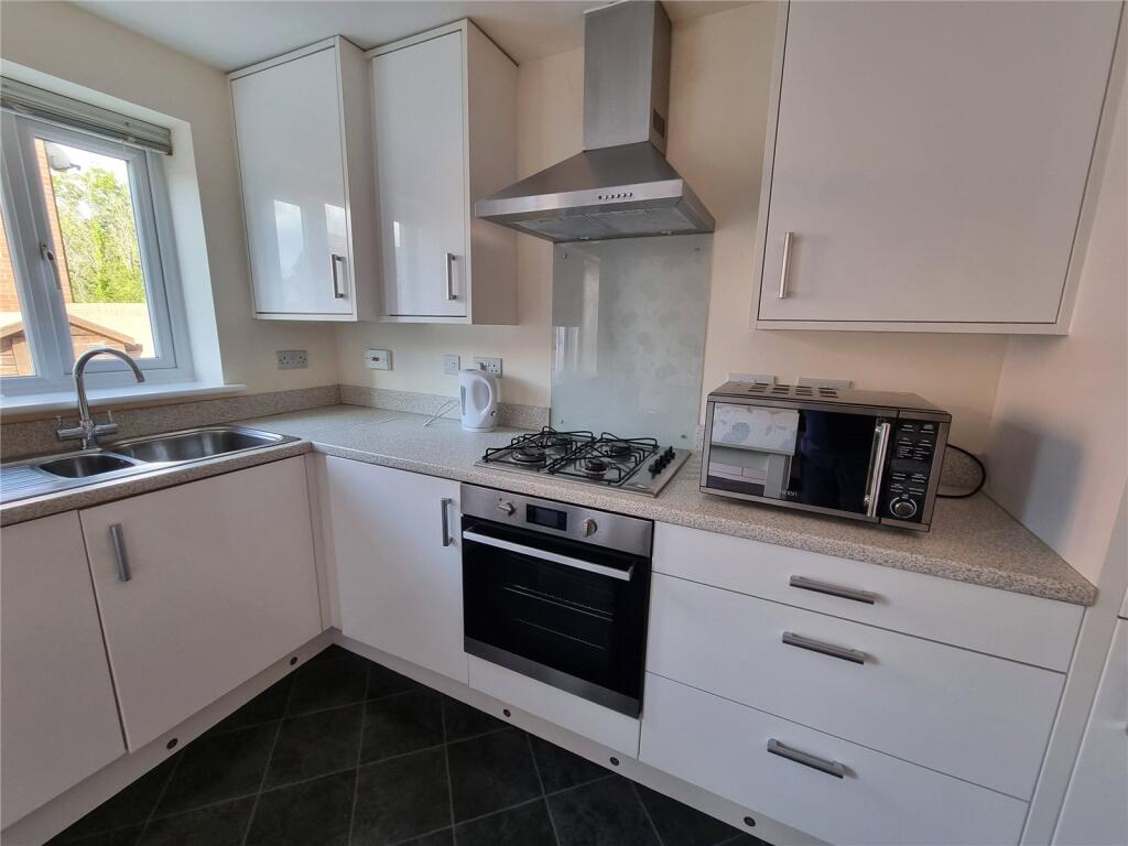 5 bedroom end of terrace house for rent