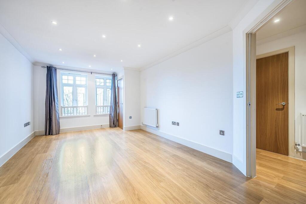 Apartment in Kingston upon Thames - View 5