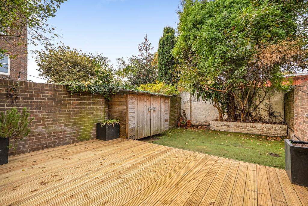 House in London - View 3