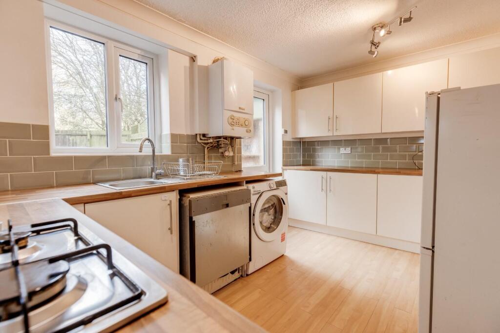 Probyn Close, Southfields, Northampton photo 3