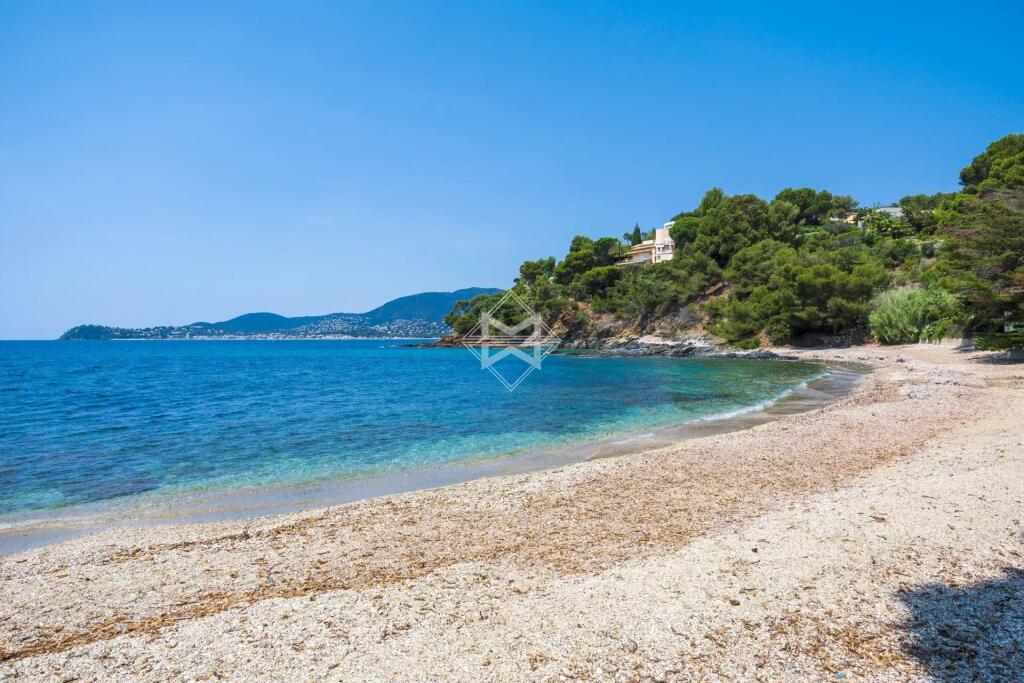 Main image of property: Provence-Alps-Cote d`Azur, Var, La Croix-Valmer