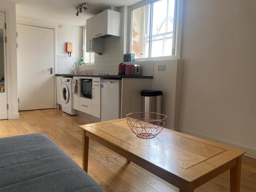 Apartment in Bristol - View 4