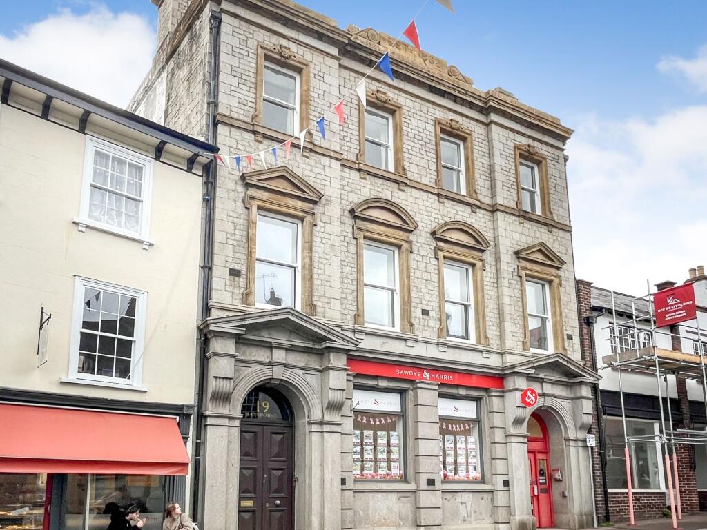 6-bed terraced on East Street, Ashburton, £650,000