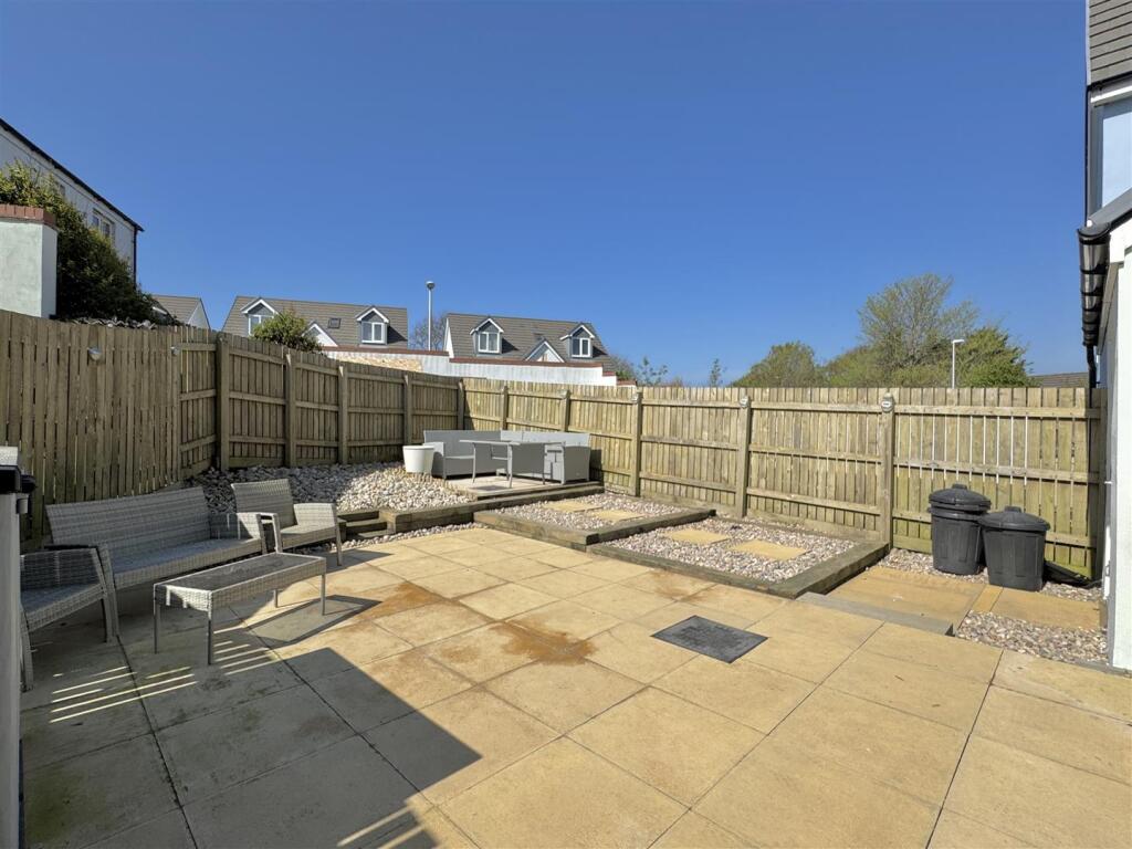 Taylor Crescent, Westward Ho, Bideford photo 4