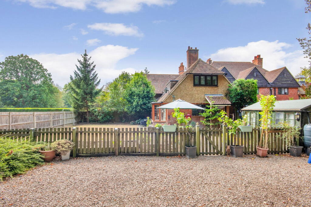 Main image of property: Watling Street, Cobham, Gravesend, DA12 3BH