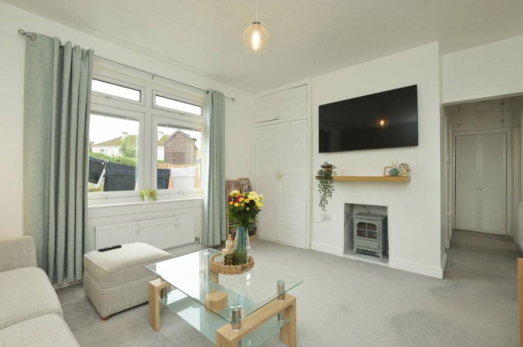 10 Restalrig Square, Restalrig, Edinburgh, EH7 6HA photo 2