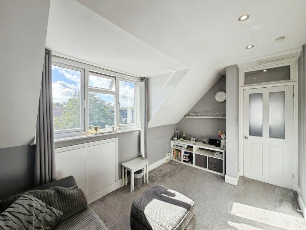 Apartment in Maidenhead, Furze Platt - View 5