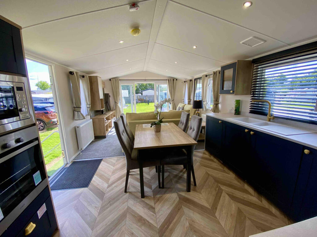 The Oaks Holiday Park, Chapel Road, IP10 photo 3