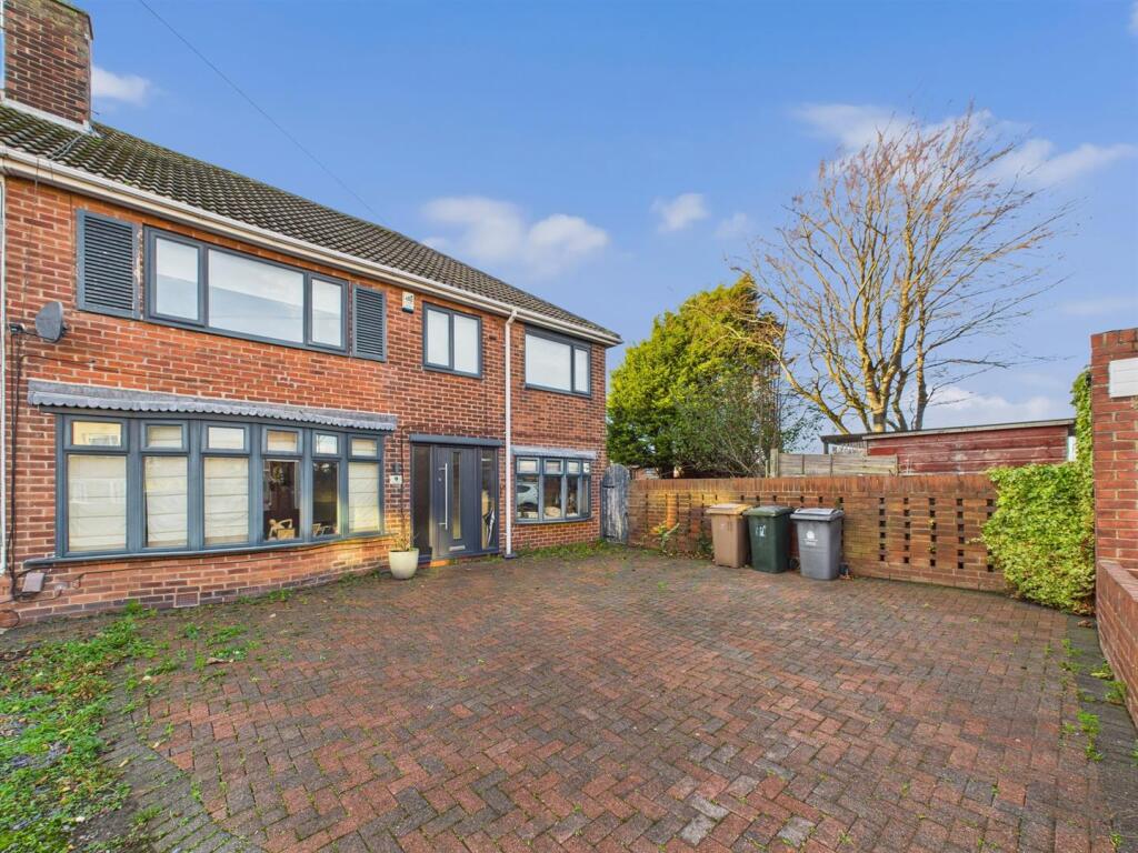 4-bed semi-detached on Barton Close, Tynemouth, £450,000