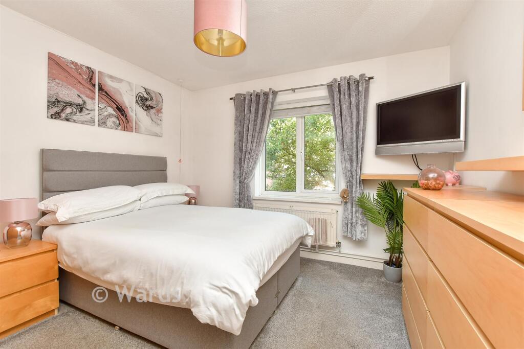 Apartment in Gillingham, Rainham Mark - View 5