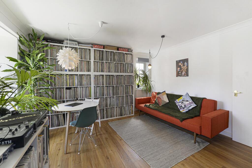 Apartment in Rochester - More