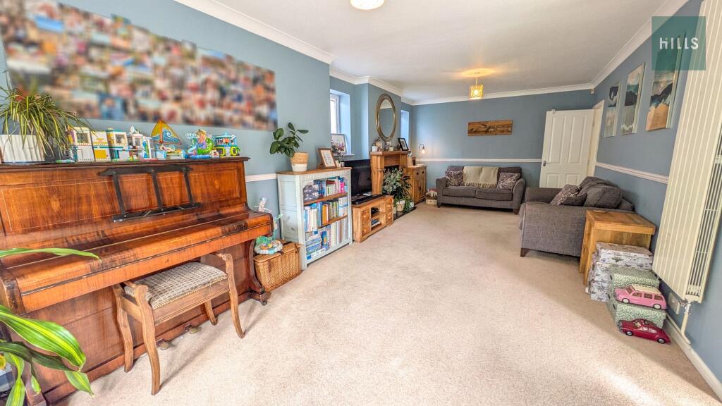 House in Worcester - View 5