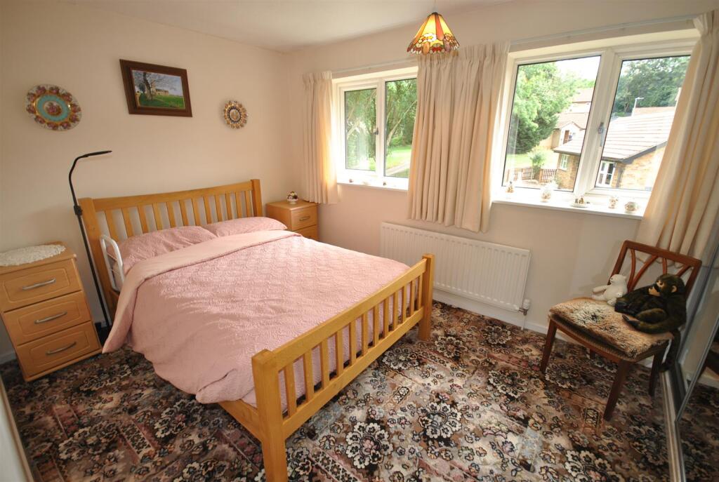 House in Northampton, West Northamptonshire - More