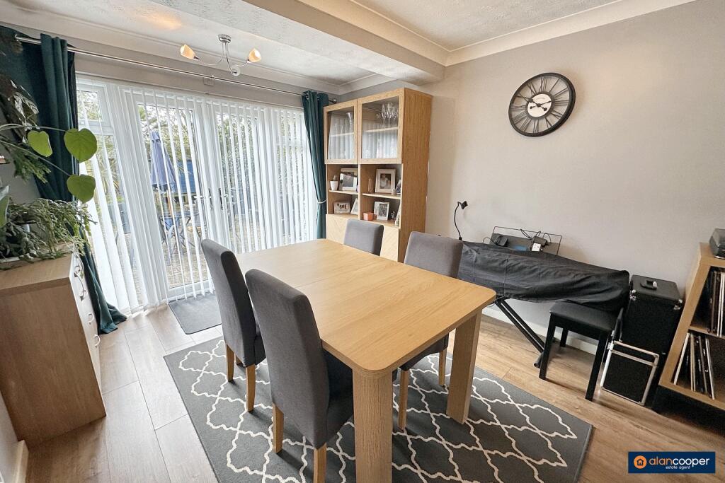 House in Nuneaton and Bedworth, St Nicolas Park - View 3