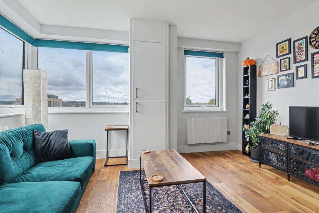 Apartment in Southampton - View 3