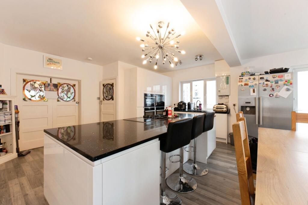 The Woodlands, Esher, Surrey, KT10 photo 2