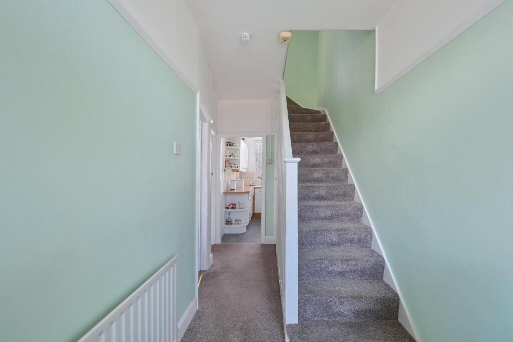House in London, Worcester Park - View 5
