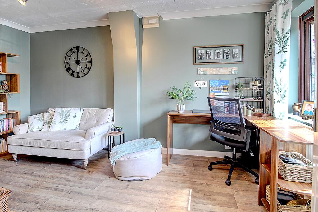 House in Basingstoke and Deane, Hatch Warren - More