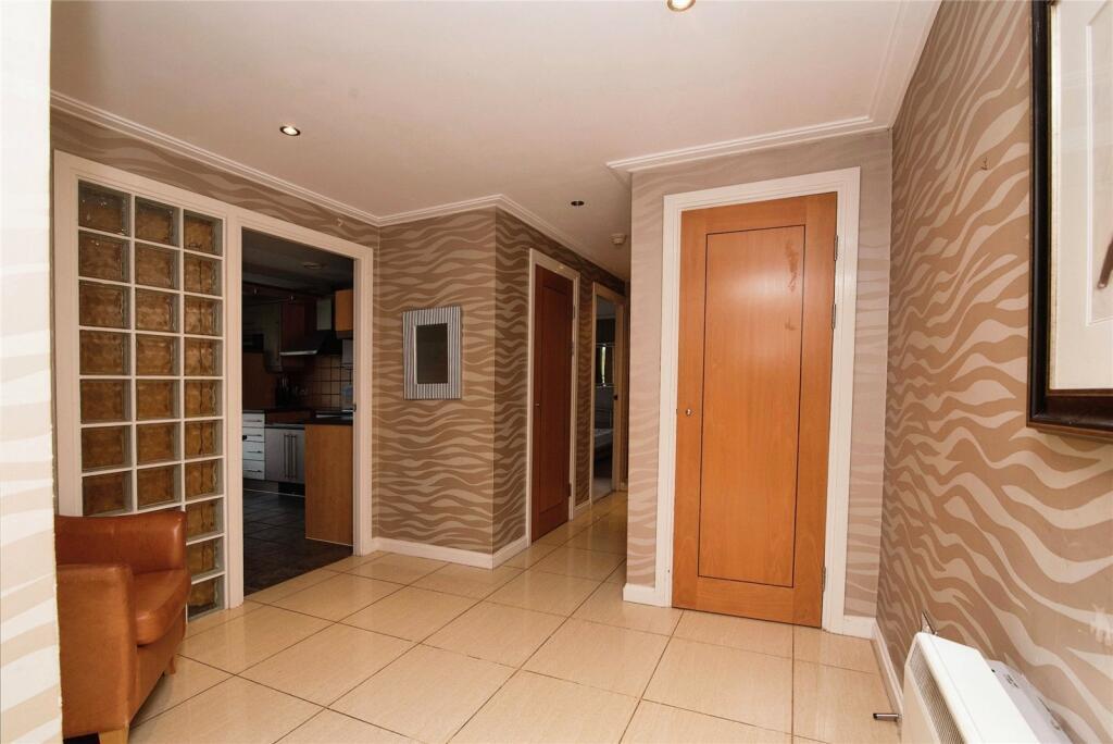 Apartment in Cardiff Bay, Cardiff - View 4