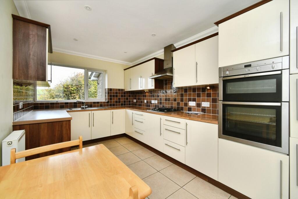 Hempstead Road, Saltdean, Brighton, East Sussex, BN2 - View 2