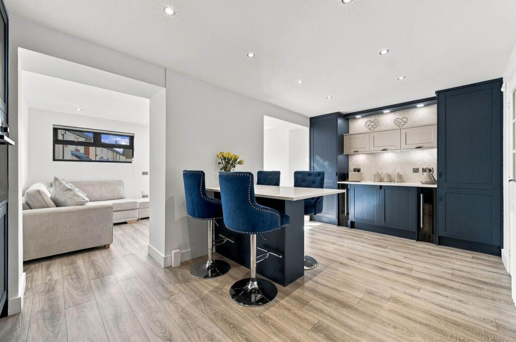 House in Kilmarnock, East Ayrshire - More