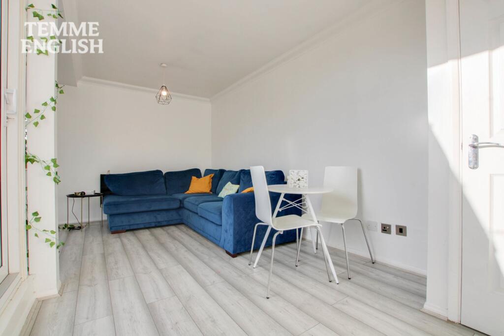 Apartment in Southend-on-Sea - View 5