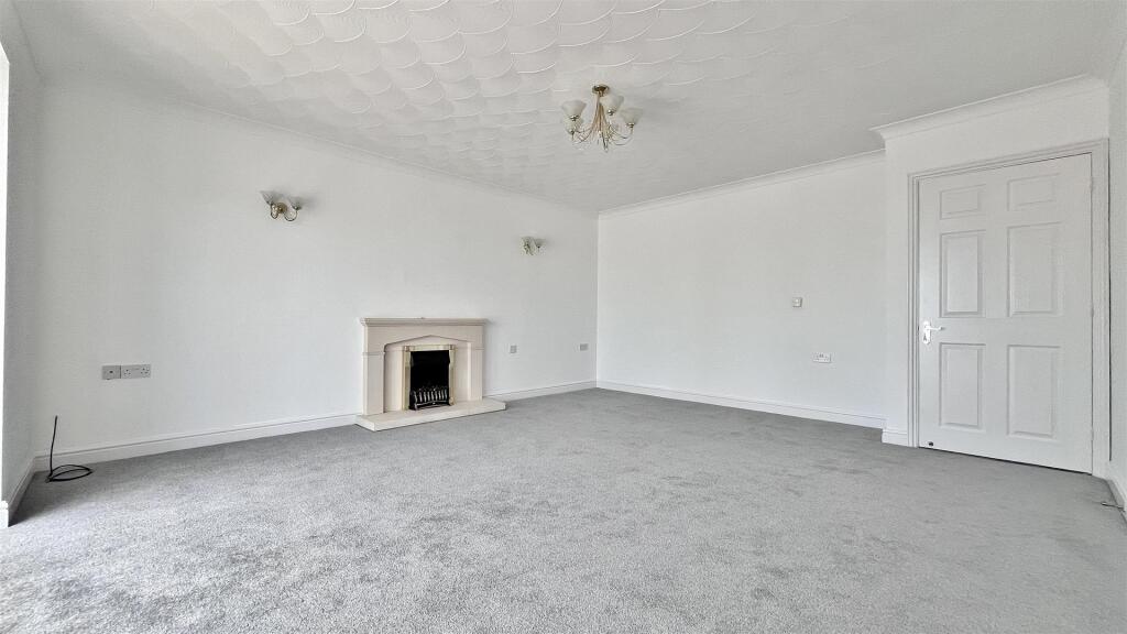 Walton Road, Frinton-On-Sea, Essex photo 3