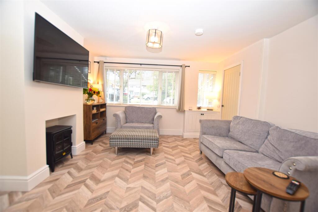 Addison Drive, Middleton, Manchester photo 2