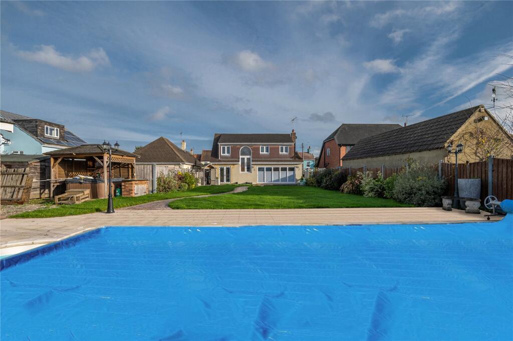 Little Wakering Road, Little Wakering, Southend-on-Sea, SS3 photo 3