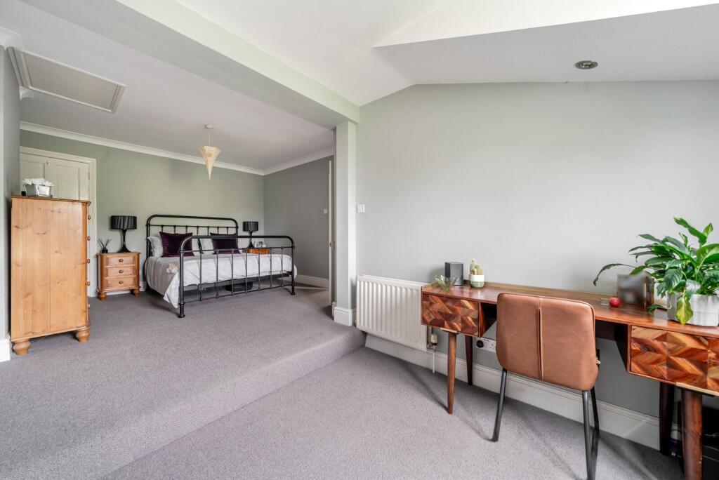 House in Waverley, Farnham - More