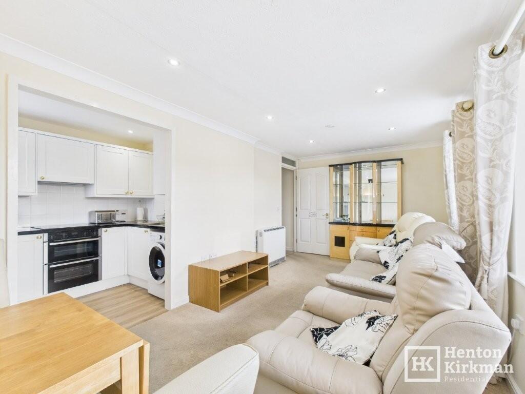 Apartment in Billericay, Queens Park - More