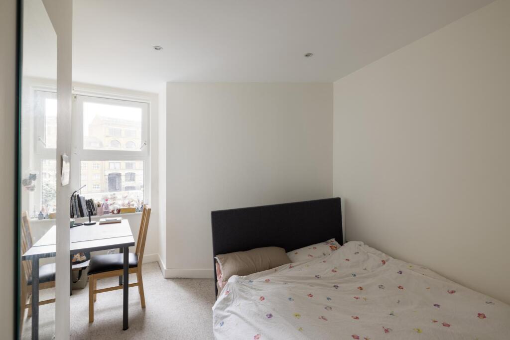Apartment in London, Purbrook Estate, Walworth - More