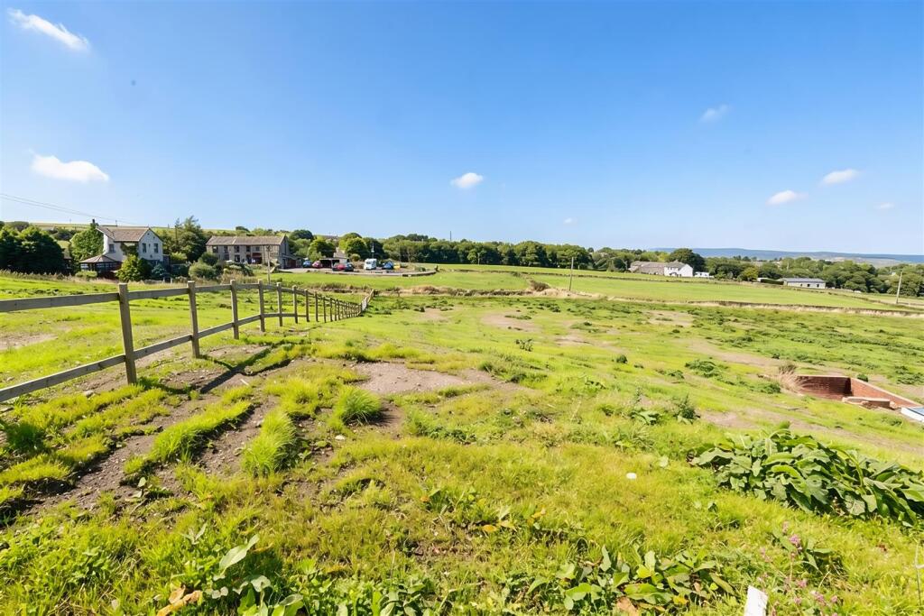 House in Kirklees, Slack - View 4