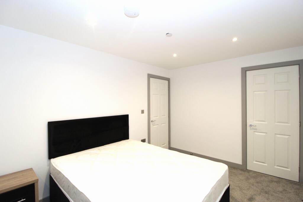 Apartment in Hull - View 5