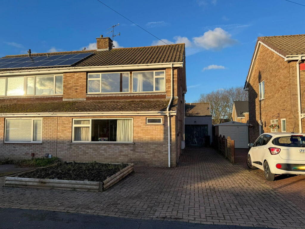 3-bed semi-detached on Chiltern Close, Bristol, BS14 9RH, £350,000
