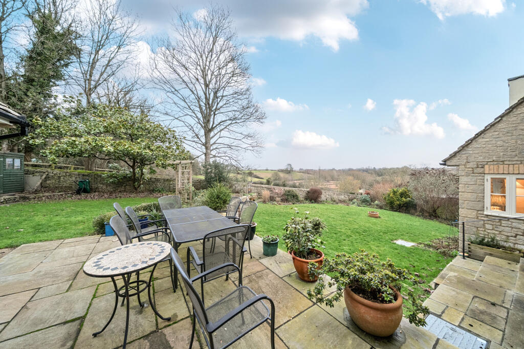 Main image of property: Walnut Close, Woodstock, OX20