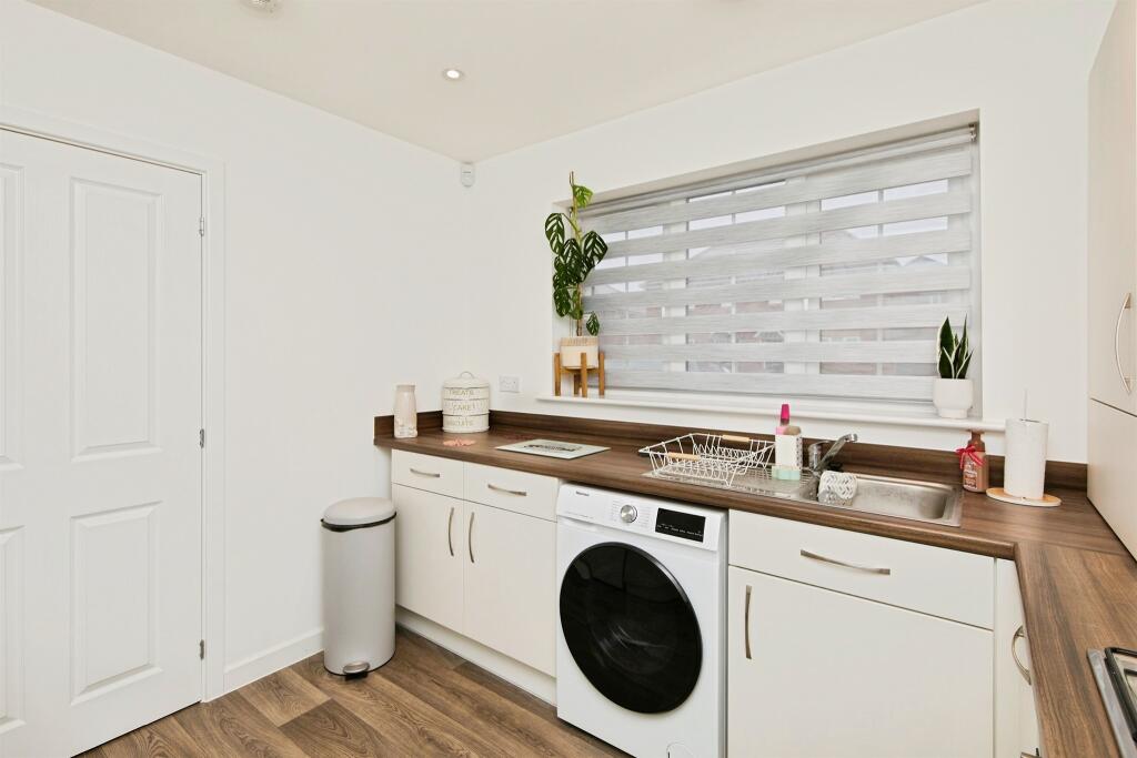 Shirland Close, Drakelow, Burton-On-Trent photo 4