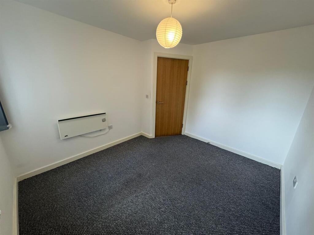 Apartment in Bradford - More
