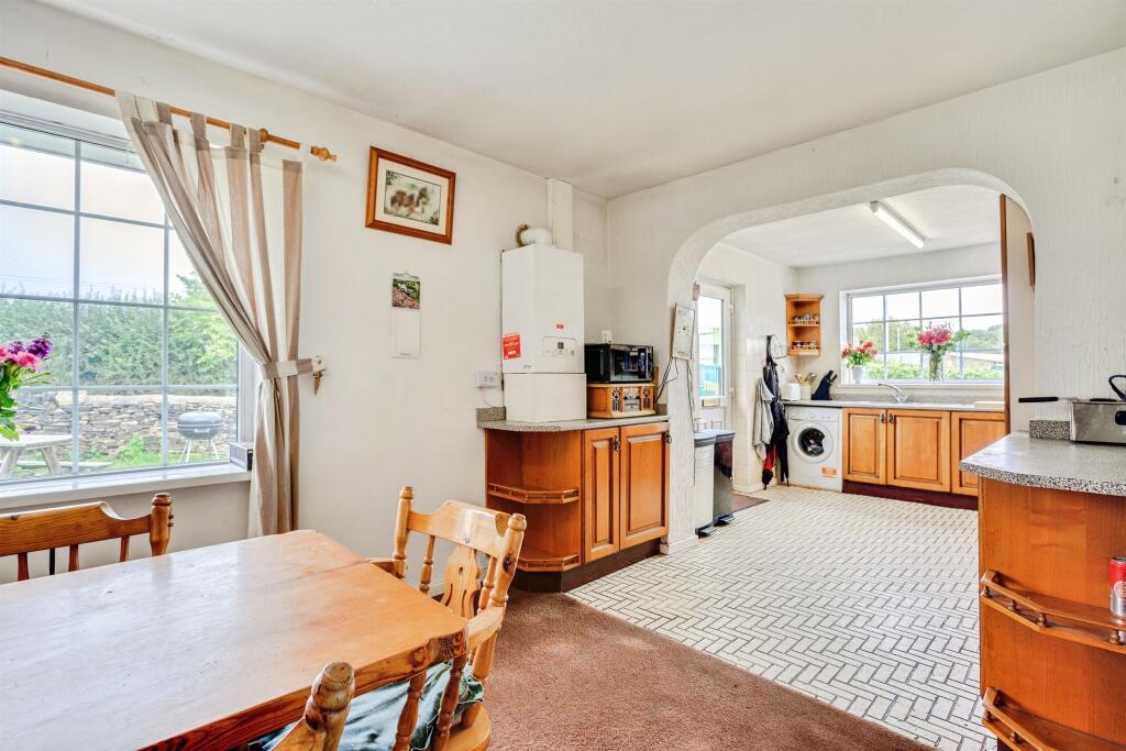 House in Wakefield - View 5