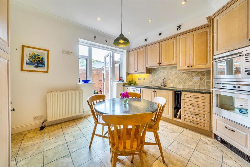 House in Eastleigh, Hound - View 5
