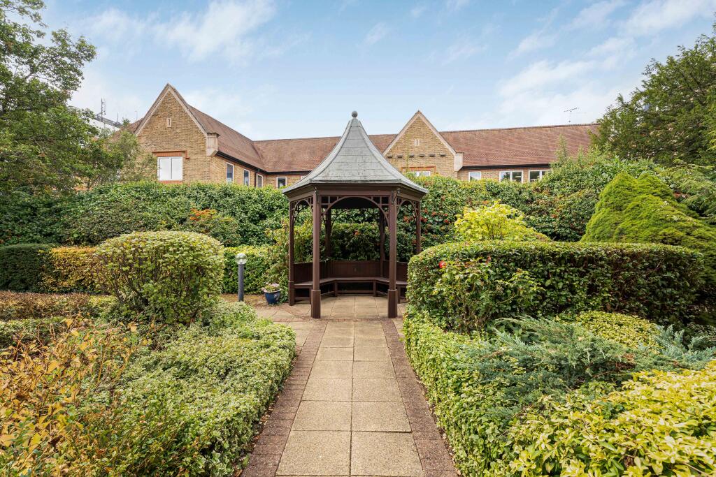 Apartment in St Albans - View 4
