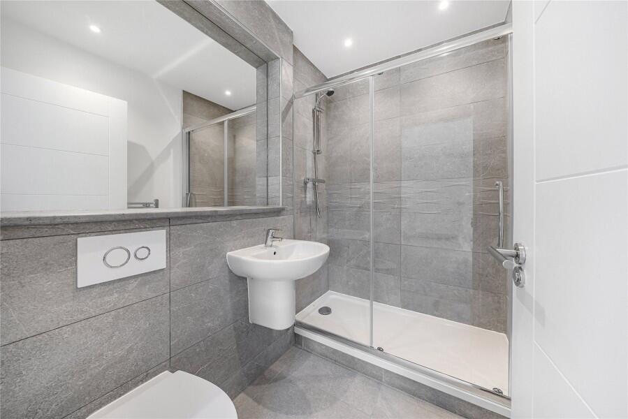 House in Runnymede, Surrey - View 5