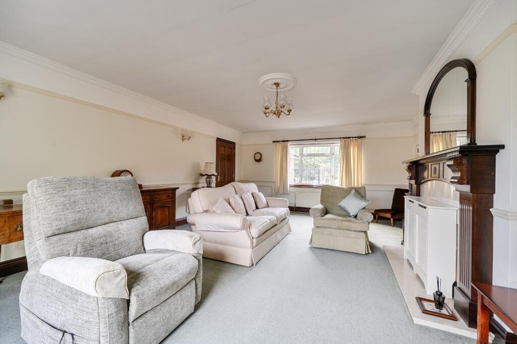 House in Reading, Dee Park - View 2